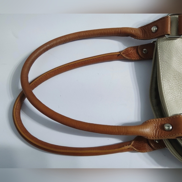 Valentina Cream and Tan Leather Handbag. Pre-owned. Great Condition. - Picture 15 of 15